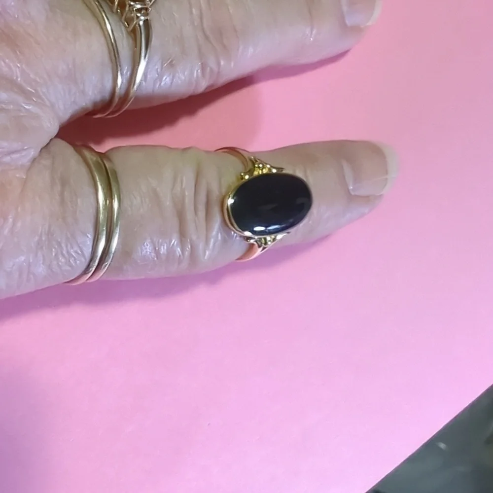Elegant Oval Black Onyx Yellow Gold Ring Size 6.0 NWT